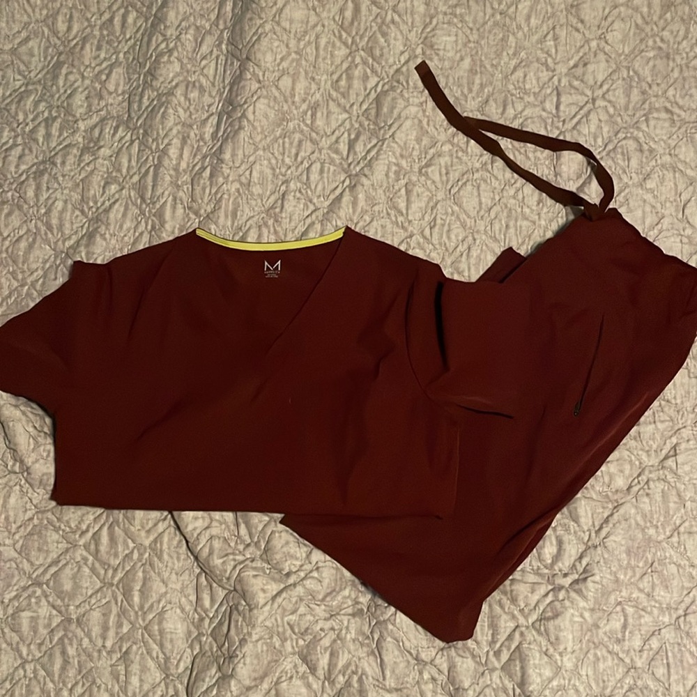 Maroon Scrubs. Size Small. Medelita Brand.